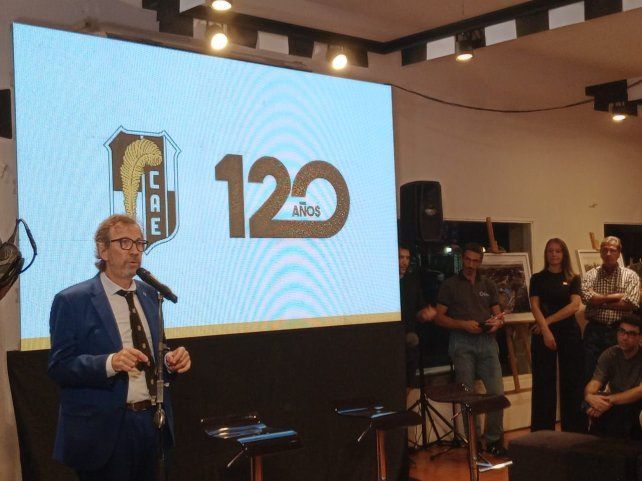 Emilio Fouces, principal orador de la noche. Emilio Fouces, principal orador de la noche.