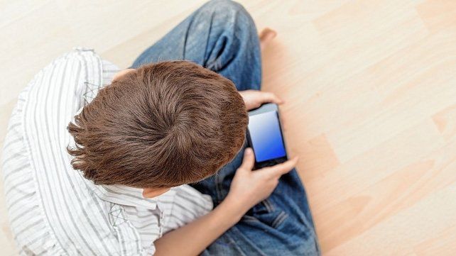 especialistas-recomiendan-limitar-ninos-el-uso-celulares-y-tabletsjpg