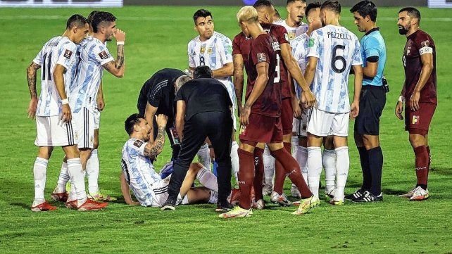 Lionel Scaloni, Director Técnico de la selección Argentina, dejo en claro que Messi está bien y que la patada fue solo un susto.