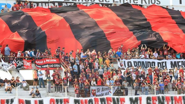 Tribuna recuperada. Desde la Policía se dijo que a Grella volverán a ingresar las familias. Tribuna recuperada. Desde la Policía se dijo que a Grella volverán a ingresar las familias.