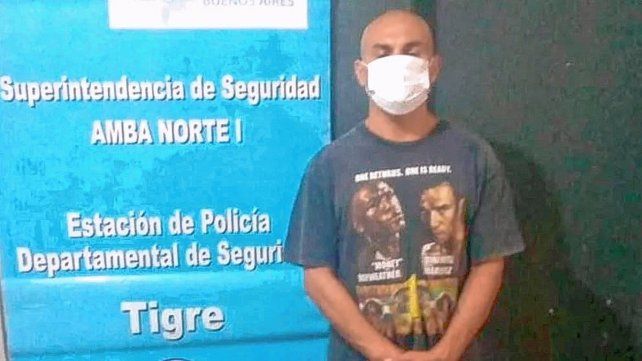 El ex boxeador Rodrigo La Hiena Barrios, que fue condenado por atropellar y matar a una embarazada, fue arrestado hoy por amenazar a su pareja con un arma