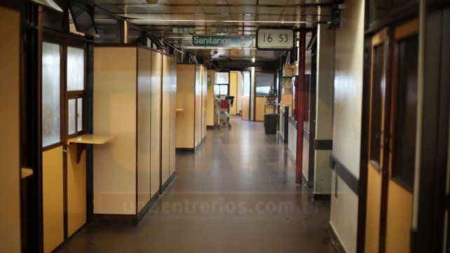 Un pasillo del hospital San Martín de Paraná.