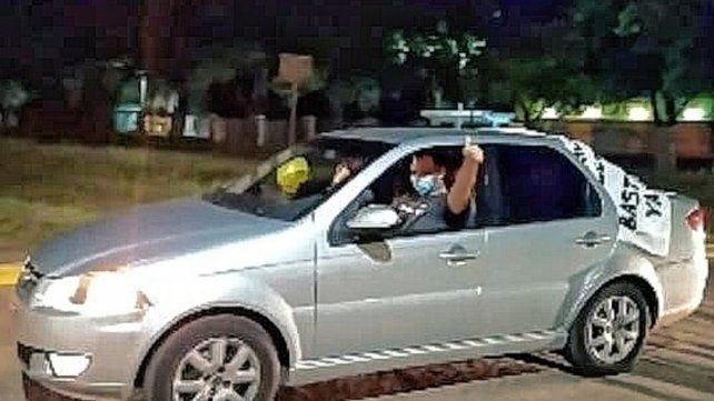 Familias de Basavilbaso recibieron en caravana a una niña que lucha contra el cáncer