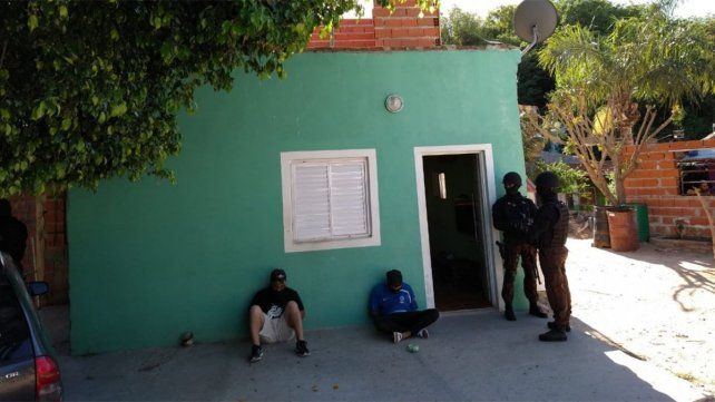 Vecinos advierten que "cuando vienen a allanar" los narcos "ya están avisados"