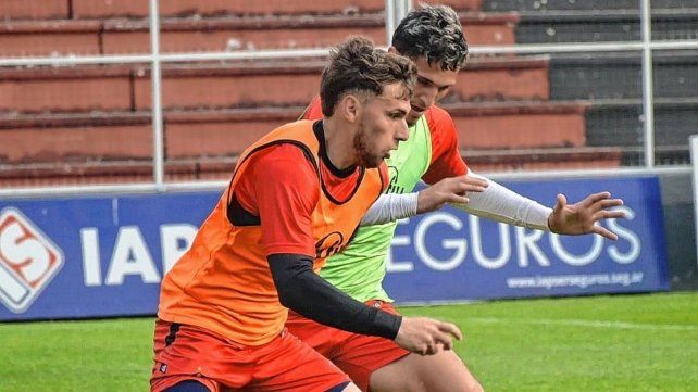 Coronel y Belloti, jugadores de Patronato, en el último entrenamiento. Coronel y Belloti, jugadores de Patronato, en el último entrenamiento.