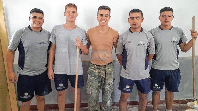 Equipo. Desde la Dirección Departamental de Escuelas hicieron público el agradecimiento a los soldados y al jefe de regimiento local, Teniente Mauricio Silvestre.
