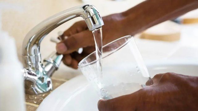 Paraná: por el cambio de una bomba no hay agua en las zonas este y sudeste Paraná: por el cambio de una bomba no hay agua en las zonas este y sudeste