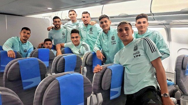 El seleccionado argentino de fútbol arribó al aeropuerto internacional de Ezeiza,