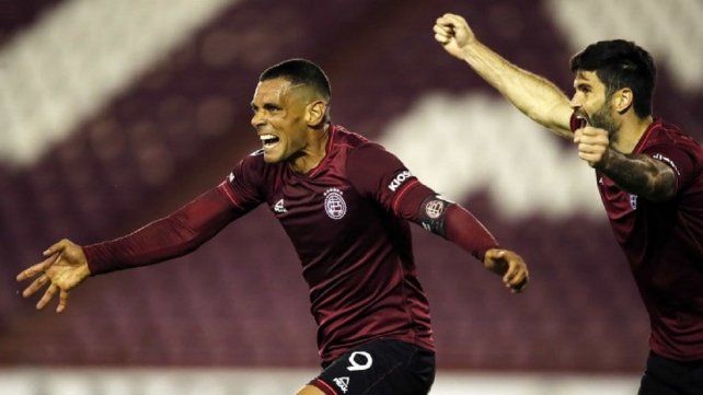 Sand marcó un doblete en el inicio de la Sudamericana