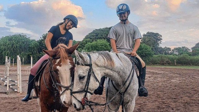 Martina y Juani se preparan para cumplir su sueño de participar en Colombia. Martina y Juani se preparan para cumplir su sueño de participar en Colombia.