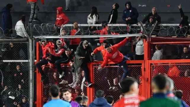 Un duro primer informe de Conmebol complica a Independiente Un duro primer informe de Conmebol complica a Independiente