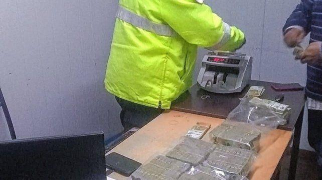 Tras contar los 3 millones de pesos, la Justicia abrió la causa por lavado de dinero.