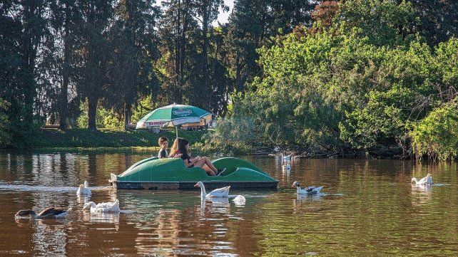 Paseo. Gazzano posee un gran lago artificial que puede apreciarse desde los alrededores como también pedaleando en batibotes.