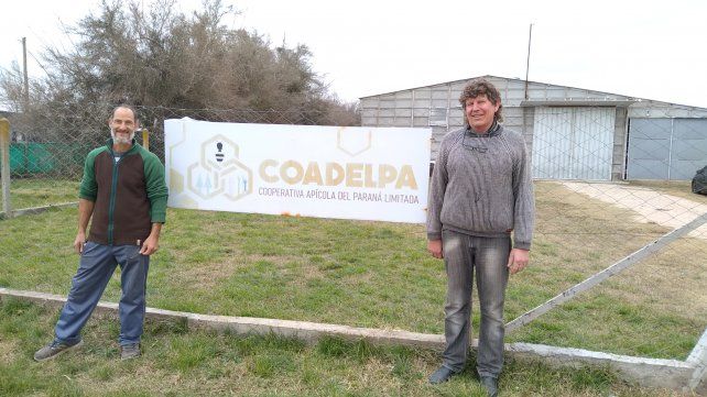 Los integrantes de la comisión directiva de la Cooperativa.