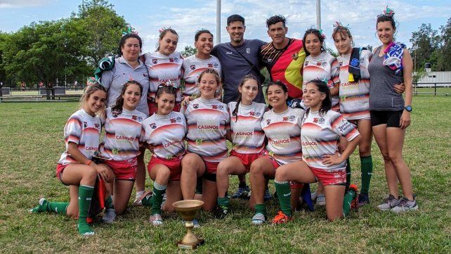 El plantel completo del combinado Juvenil que jugó en la segunda fecha en Esperanza.