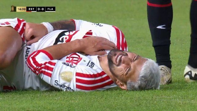 Alarma en Uruguay: De Arrascaeta se fracturó la clavícula y está con un pie afuera del Mundial Alarma en Uruguay: De Arrascaeta se fracturó la clavícula y está con un pie afuera del Mundial