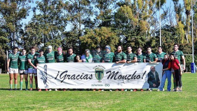 Antes del partido Tilcara-CRAR, se le realizó un homenaje al Moncho Ibáquez.