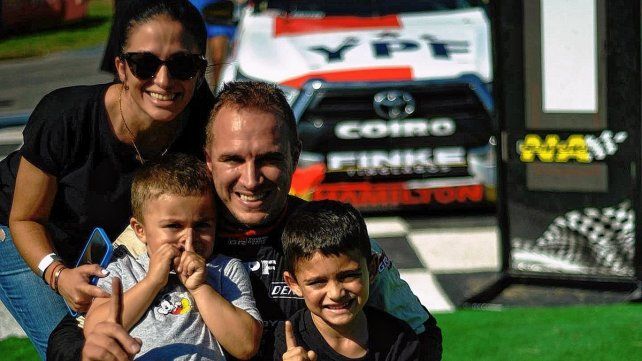 Mariano Werner feliz junto a su familia. Mariano Werner feliz junto a su familia.