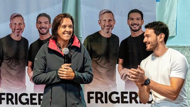 El precandidato a intendente Emanuel Gainza, sumó a su equipo a la profesora Silvia Dalotto.