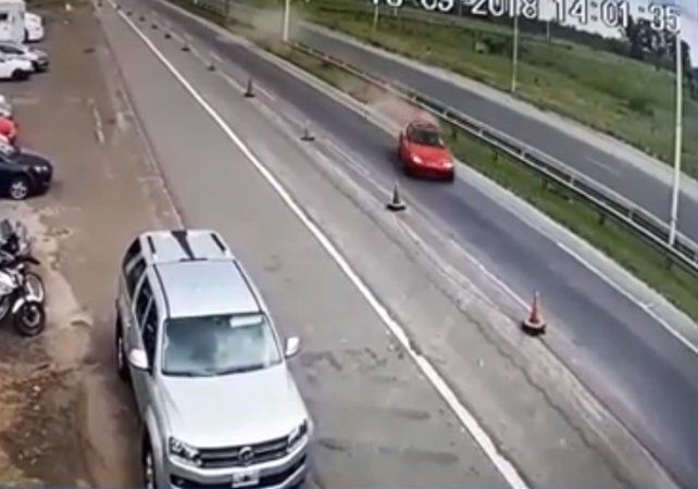 Autovía 14. La maniobra quedó registrada en las cámaras panorámicas del puesto caminero Gualeguaychú, ubicado en el acceso sur y ruta provincial 16.