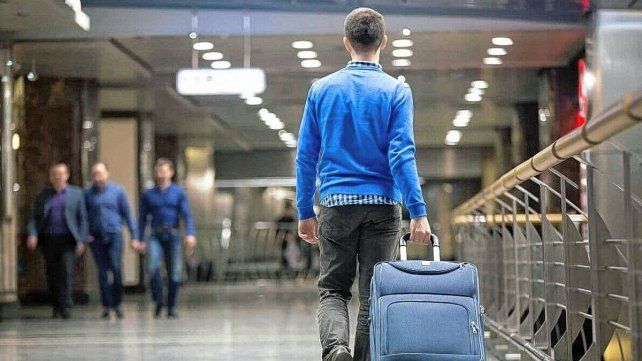 Hoy mucha gente busca emigrar debido a la incertdumbre que se vive en Argentina Hoy mucha gente busca emigrar debido a la incertdumbre que se vive en Argentina