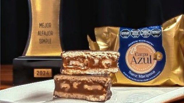 Carpa Azul, de Gualeguaychú, recibió el premio al mejor alfajor simple en el Mundial del Alfajor en 2024, y también otros reconocimientos Carpa Azul, de Gualeguaychú, recibió el premio al mejor alfajor simple en el Mundial del Alfajor en 2024, y también otros reconocimientos