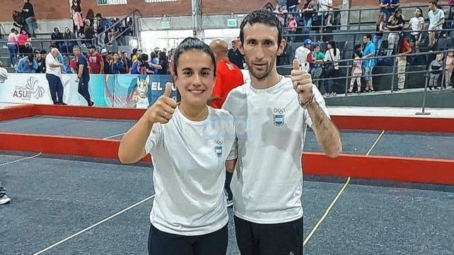 Bochófilos. Milagros Pereyra junto a Alfredo Fredy Rupere después de vencer a Perú por 9 a 8.