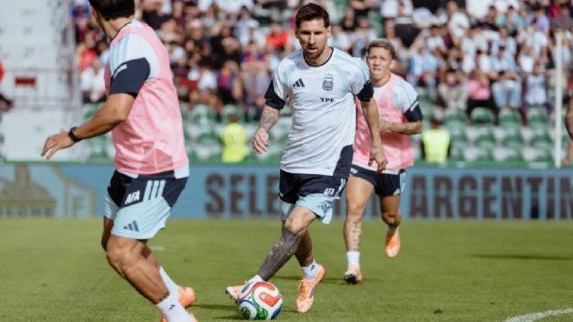 La Selección Argentina convocó a una multitud: 20 mil hinchas en la práctica previa a Angola La Selección Argentina convocó a una multitud: 20 mil hinchas en la práctica previa a Angola