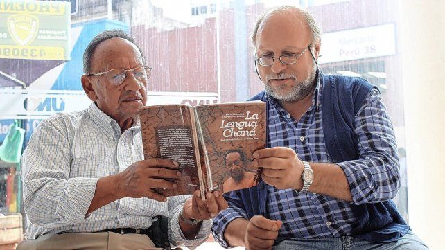 Viegas Barros. Aquí junto a Jaime, estudiando lenguas ancestrales.