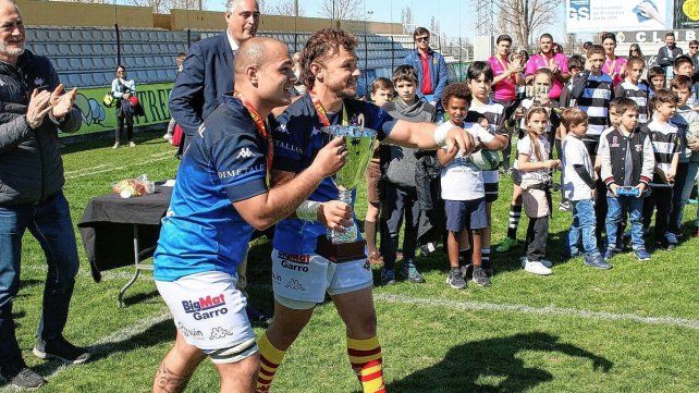 Juan Manuel Lescano y su costumbre de levantar copas en España.