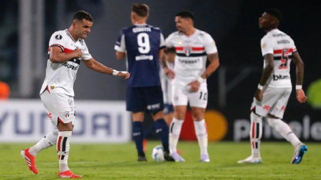 Talleres cayó ante San Pablo en Brasil y se despidió de los torneos internacionales. Talleres cayó ante San Pablo en Brasil y se despidió de los torneos internacionales.