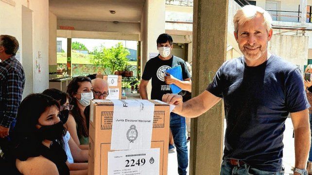 Frigerio votó en Villa Paranacito, donde tiene fijado su domicilio.