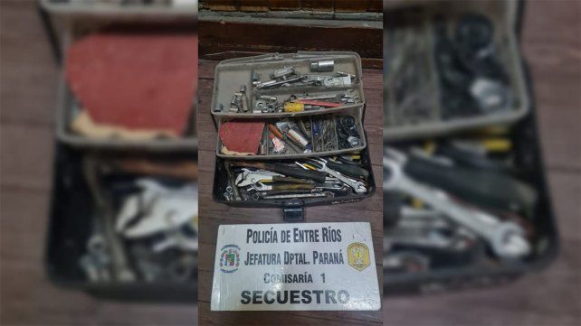 Ocurrió en la madrugada de este sábado en Paraná. La policía no logró detenerlo, pero la huida el desconocido arrojó la caja que llevaba