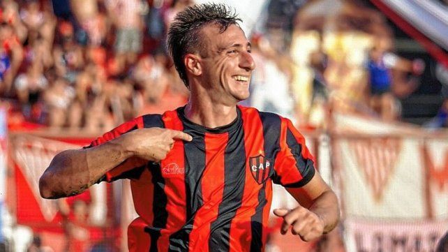 Julián Marcioni celebra su gol. Anotó el segundo tanto de la victoria de Patronato sobre Los Andes por 3 a 1. Julián Marcioni celebra su gol. Anotó el segundo tanto de la victoria de Patronato sobre Los Andes por 3 a 1.