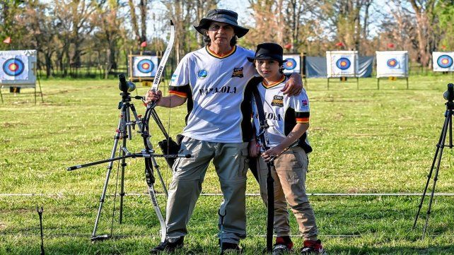 Arqueros. José se acercó al deporte por iniciativa de su hijo Francisco.