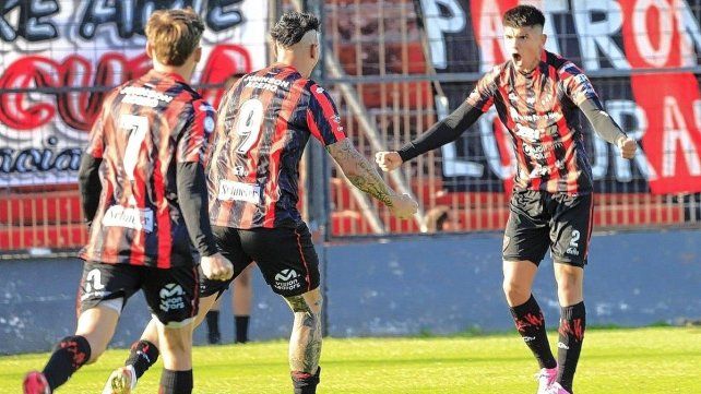 Gabriel Díaz festeja el gol del empate de Patronato. Gabriel Díaz festeja el gol del empate de Patronato.