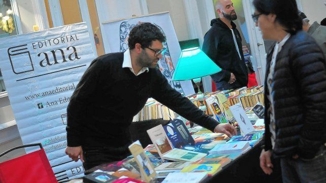 Más de 50 stands, escritores de Argentina, países vecinos, espacios de recreación, juego y lectura, Paraná Lee es la Feria del Libro más grande de la región.