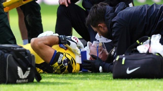 Operaron al Dibu Martínez tras la fractura de mandíbula Operaron al Dibu Martínez tras la fractura de mandíbula