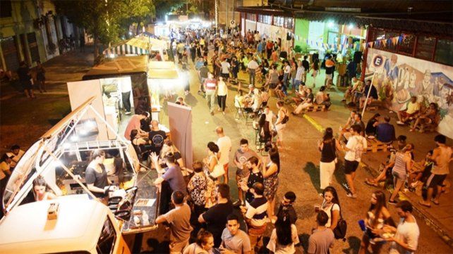 Seis food trucks estarán este sábado y domingo en cercanías del Anfiteatro Héctor Santángelo, en el Parque Urquiza de Paraná entre las 10 y 24horas Seis food trucks estarán este sábado y domingo en cercanías del Anfiteatro Héctor Santángelo, en el Parque Urquiza de Paraná entre las 10 y 24horas