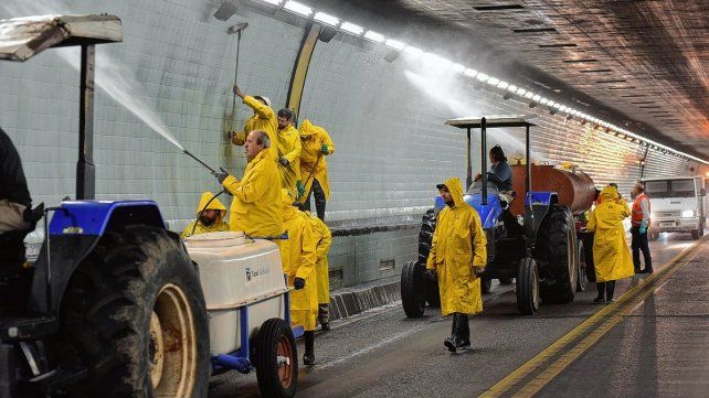 La limpieza del Túnel Subfluvial llevará alrededor de cinco horas. La limpieza del Túnel Subfluvial llevará alrededor de cinco horas.