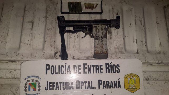 Un hombre de Paraná estaba con un arma cerca de la casa de su ex y fue detenido. Un hombre de Paraná estaba con un arma cerca de la casa de su ex y fue detenido.