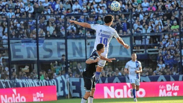 Godoy Cruz pisó fuerte en La Plata. Godoy Cruz pisó fuerte en La Plata.