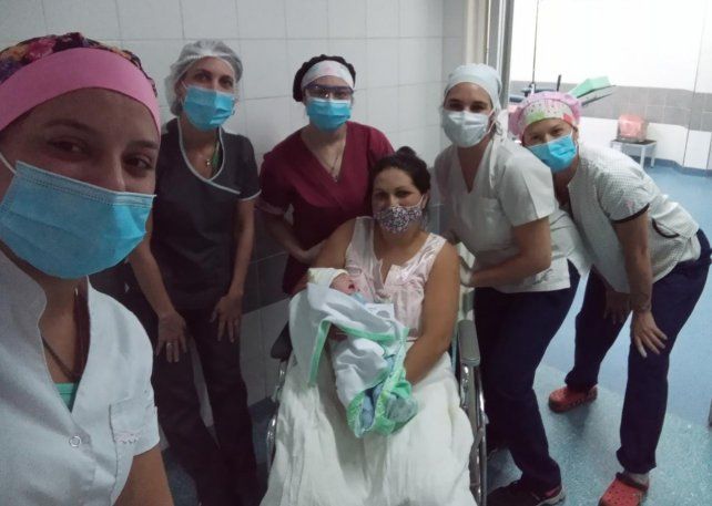 Madre y su hijo recién nacido en el Masvernat de Concordia