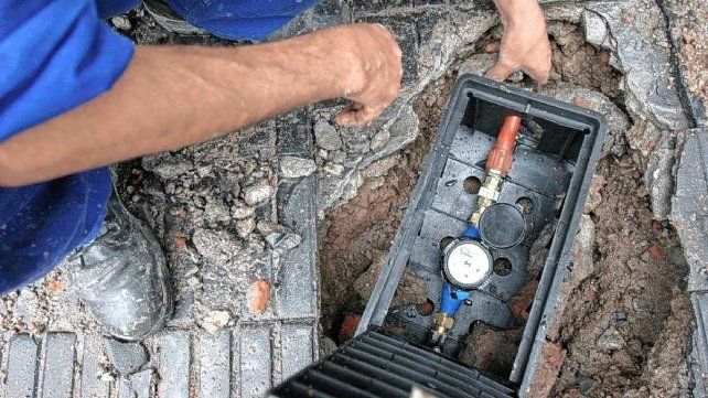 En Concordia instalan medidores de agua. En Concordia instalan medidores de agua.