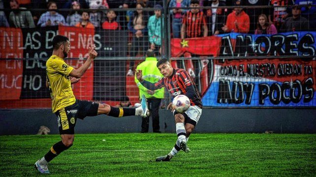 Juan Cruz Esquivel marcó el segundo tanto de Patronato. Juan Cruz Esquivel marcó el segundo tanto de Patronato.