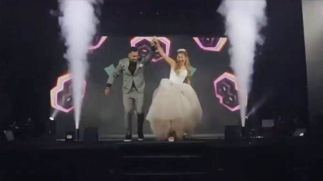 La fiesta de 15 de Katie, la hija de Carlos Tévez, que contó con un show de Damas Gratis y un avión La fiesta de 15 de Katie, la hija de Carlos Tévez, que contó con un show de Damas Gratis y un avión