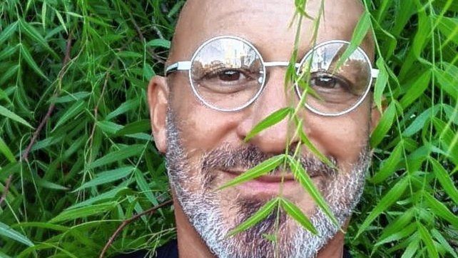 Reflexión y humor. Schvartzman alterna entre filosofía, docencia y buen humor aún para la simbólica foto.