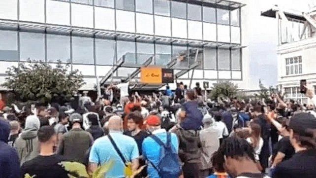 Enorme vigilia y expectativa por la llegada de Messi a París