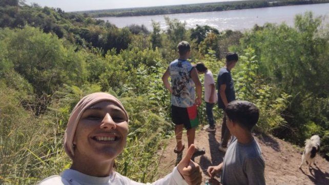 La profesora Misol Rosso está a cargo de la Escuela Municipal de fútbol en el barrio Camino Costero. La profesora Misol Rosso está a cargo de la Escuela Municipal de fútbol en el barrio Camino Costero.