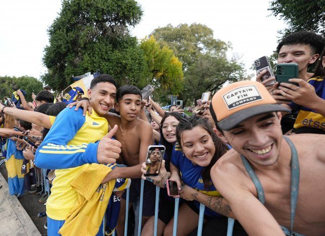 Los jugadores de Boca con la gente. Los jugadores de Boca con la gente.